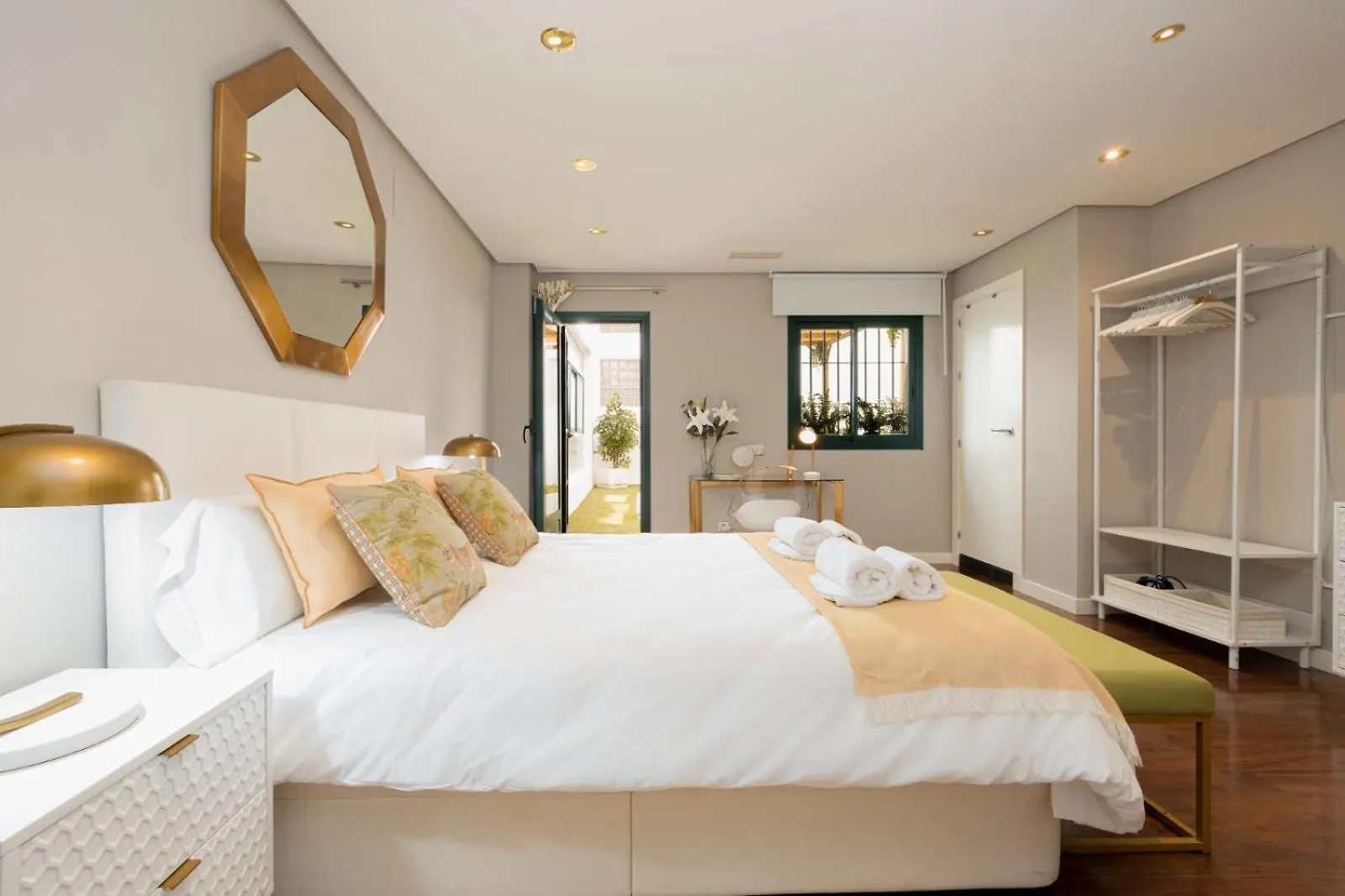 Cathedral Suites II -Plaza Del Obispo Malaga Apartment